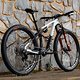 Das Bike kommt mit 120 mm Federweg an Front und Heck aus und besitzt zudem eine progressive Geometrie