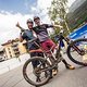 So sehen Sieger aus: Julian Oswald und sein Team-Kollege Felix auf dem neuen Scott Spark Plus, das gerade erst in Lenzerheide vorgestellt worden ist