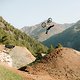 Sam Pilgrim sorgte mit einem Backflip Superman für eine schöne Ergänzung zum Bergpanorama.