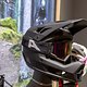 Der neue Alpina Pikes Fullface Helm ist in drei Größen erhältlich, bringt 980 g auf die Waage und kostet rund 150 €.