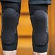 Die Level 2-Schoner sind recht lang und umschließen das Knie weit.