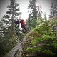 Locker meistert Rémy die typisch steilen kanadischen Felsabfahrten