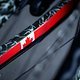 Während Graceys Bike an ihre Herkunft aus Kanada erinnert …
