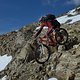 Das 29&quot; Vorderrad soll ein besseres Überrollverhalten und mehr Grip bieten - Tobi nutzt die Eigenschaften beim Bike-Bergsteigen