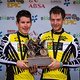 Robert Mennen und Kristian Hynek von Topeak-Ergon mit er Trophäe der Sieger - Foto von Nick Muzik-Cape Epic-SPORTZPICS