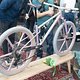 Das neue Huhn Cycles Stahl-Fully setzt auf 29&quot;-Laufräder und hat einen Flexstay-Hinterbau