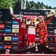 Das Podest der Juniorinnen: Vali Höll gewinnt den Downhill World Cup in Andorra vor Anna Newkirk und Mille Johnset!