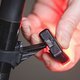 Möglich macht das ein kleiner praktischer Magnet, der das Licht fixiert.