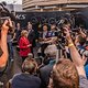 Pressetermin der etwas anderen Art: Bundeskanzlerin Angela Merkel erzählten im Specialized-Messestand von ihren Zweiraderfahrungen