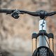 Das Cockpit mit Carbon-Lenker stammt aus dem Hause RaceFace.