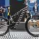 Nicht weniger besonders: Das Project Box 46 von Moustache Bikes mit einer extravaganten schwarzweissen Erlkönig-Lackierung