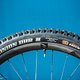 Auf die edlen Reynolds Blacklabel Enduro 289/287 I9-Laufräder sind bewährte Maxxis-Reifen aufgezogen.