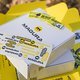 Zusätzlich zu den beiden Bremsen sind noch Sticker …