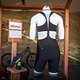 Die Specialized Hookup Bib Shorts soll Frauen auf dem Trail mehr Komfort beim Gang zur Toilette bieten