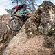 In steilem, ruppigem Gelände sollen Enduro Race-Bikes viel Sicherheit vermitteln …