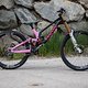 Dass Tahnée Seagrave auf Pink steht, dürfte der interessierte Downhill-Fan mitbekommen haben.