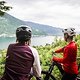Während der Uphill im Wald verläuft, hat man vom Trail-Start hervorragenden Blick auf den See.