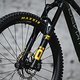Die Öhlins RXF38 m.2-Federgabel stellt 170 mm Hub zur Verfügung.