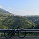 Auf dem Weg zur Dolomiti di Brenta Bike-Route, Blick auf Tuenno, AlpenX auf der Marvin-Route