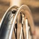 Mit einem eingeklebten Felgenband und einem geeigneten Ventil sind die Felgen Tubeless Ready