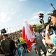 Greg Minnaar Sekunden nach seinem Weltcup Sieg und mit der kanadischen Flagge in der Hand.