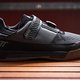 Die Leatt ProClip-Schuhe richten sich an Enduro-Fahrer und bieten einige interessante Features.