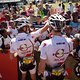 Jaroslav Kulhavy und Christoph Sauser feiern mit den Songo Kids die gewonnene Etappe - Gary Perkin-Cape Epic-SPORTZPICS