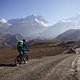 Uphill nach Muktinath. 36/42 sogar auf der Flachpassage.