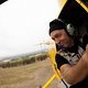 Gary Perkin als Fotograf und Schalk Boonzaaier als Pilot