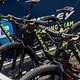 Bei den Rädern ihrer Teamkolleginnen und Teamkollegen des KMC Ridley-Teams geht es dagegen eher herkömmlich zu.