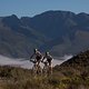 Bulls 2 kämpfen - Foto von Karin Schermbrucker-Cape Epic-SPORTZPICS