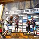 Sekt-Schlacht auf dem Podium