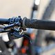 Gestoppt wird mit Shimano XT-Bremsen.