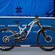 Die Weltmeisterin Camille Balanche ist 2021 erneut auf einem Commencal Supreme in Größe M unterwegs.