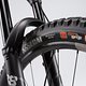 Mit dem Maxxis Assegai vorne und dem DHR II hinten wird eine bewährte und beliebte Reifenkombination bei Enduristis gesetzt.
