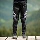 Auch bei kleineren Frauen macht die Unisex Pants von Troy Lee eine gute Figur.