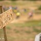 Neben der 4X Strecke gab es noch einige Dirtjumps. Das Schild und seine Aussage sind klar.