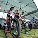 Nadine Rieder und Toni Partheymüller beim Aufwärmen auf der Rolle