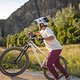 Lena trägt das Dharco Womens Short Sleeve Tech Tee und die Womens Gravity Pants