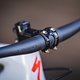 Auch das Cockpit stammt von Specialized: Der kurze Specialized-Vorbau hält den S-Works-Carbonlenker auf 60 mm Distanz