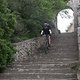 Fürst auf Treppe in Bonnieux