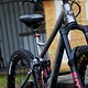 An der Front ist eine RockShox Yari mit 170 mm Federweg verbaut