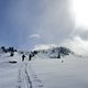 Sicherheitstour mit Langlaufpasssgen: im Schneetreiben bergauf, im Pulver bergab