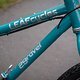 Der gepulverte Rahmen in der Farbe Wasserblau Pantone 3155 c ...