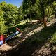 Der Wald in Loudenvielle ist kein richtiger Wald, was aber nichts daran ändert, dass die Strecke hier verdammt steil wird und wie in den Vorjahren sehr breit abgesteckt ist. So wünschen wir uns das!