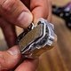 Die Bremsbeläge lassen sich formschlüssig einlegen …