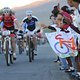 Begeisterter Zuschauer feuern die Fahrer an. Das Cape Epic ist hier ein großes Event und wird auch live im TV übertragen - Kelvin Trautman - sportzpics