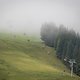 Nach einem schweren Gewitter in der Nacht hing der Nebel tief im Tal.