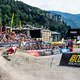 Ein letztes Mal kräftig in die Pedale treten und dann ist es geschafft: Rachel Atherton gewinnt in Andorra!