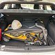 Passt gut: In einem VW Golf findet der Thule Chariot Sport Einsitzer dank seinem kompakten Packmaß gut Platz